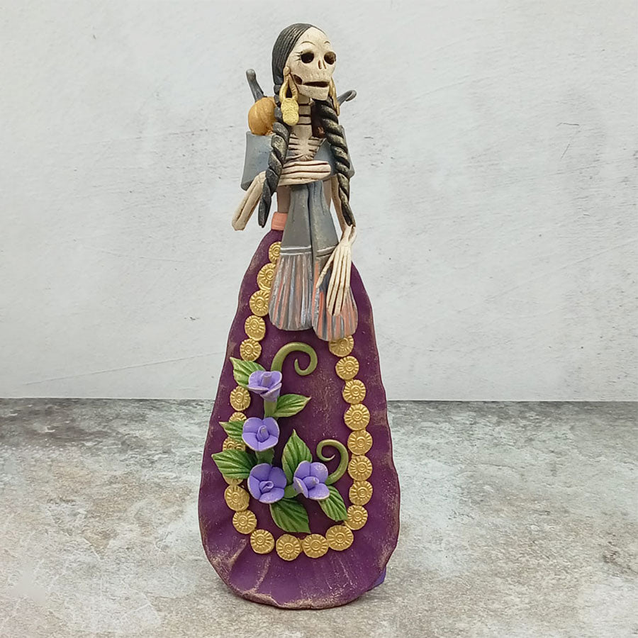 Catrina vestido morado con flores moradas