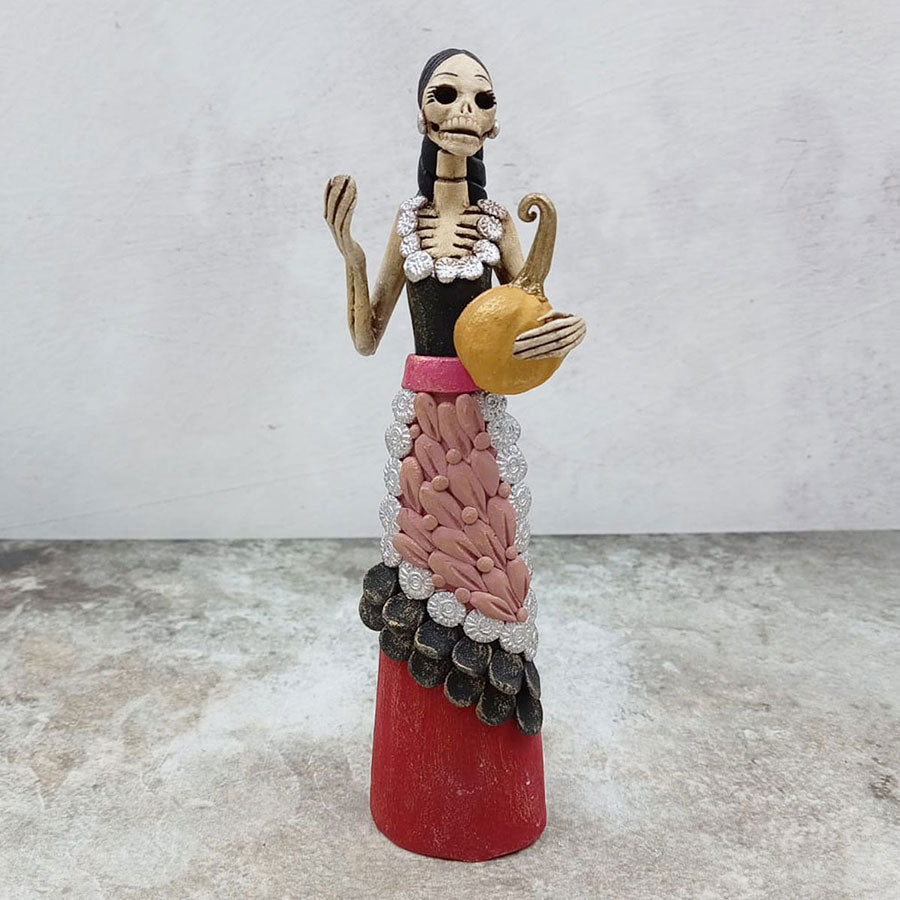 Catrina con falda roja y calabaza café