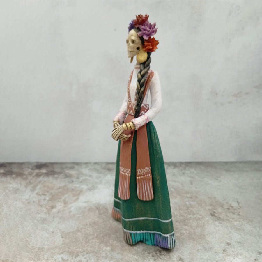 Catrina con tocado de flores de colores