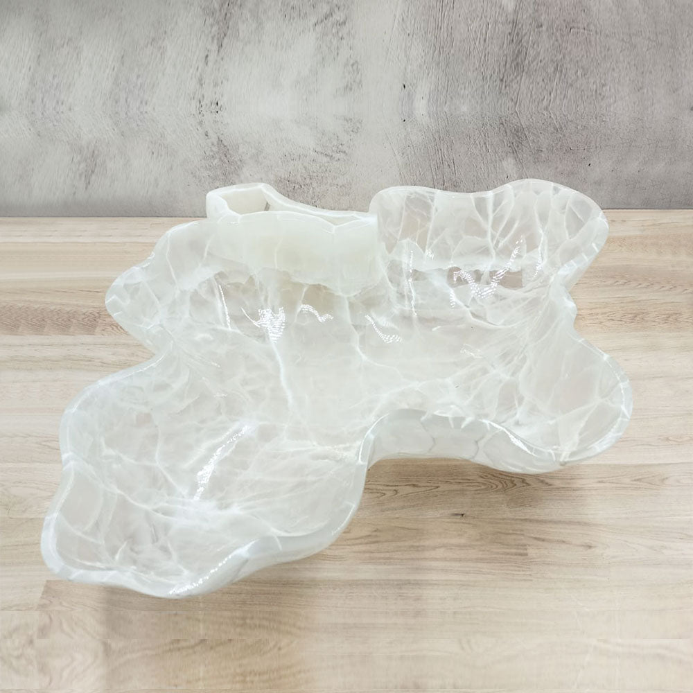 Irregular white onyx centerpiece