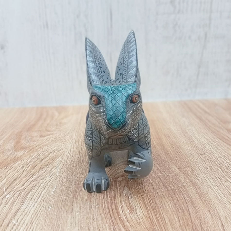 Conejo alebrije gris y azul