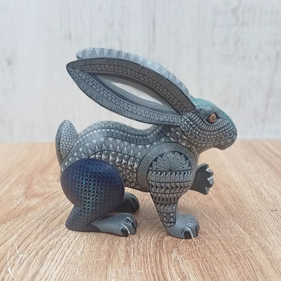 Conejo alebrije gris y azul