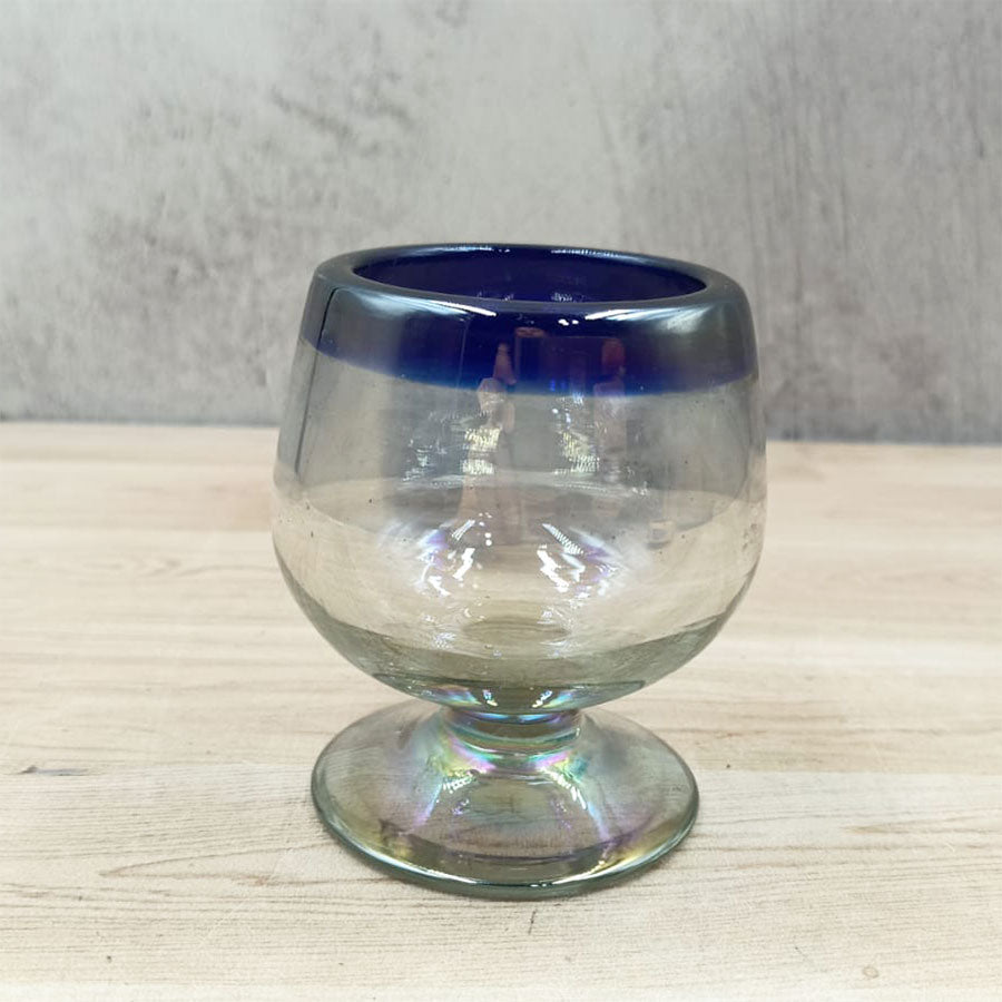 Cognac glass with blue rim, blown glass – Tikal | Artesanías Mexicanas