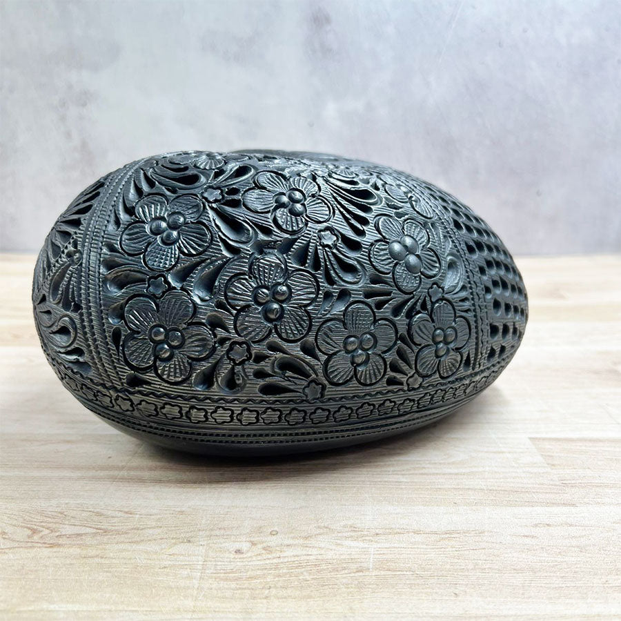 Corazón barro negro mediano