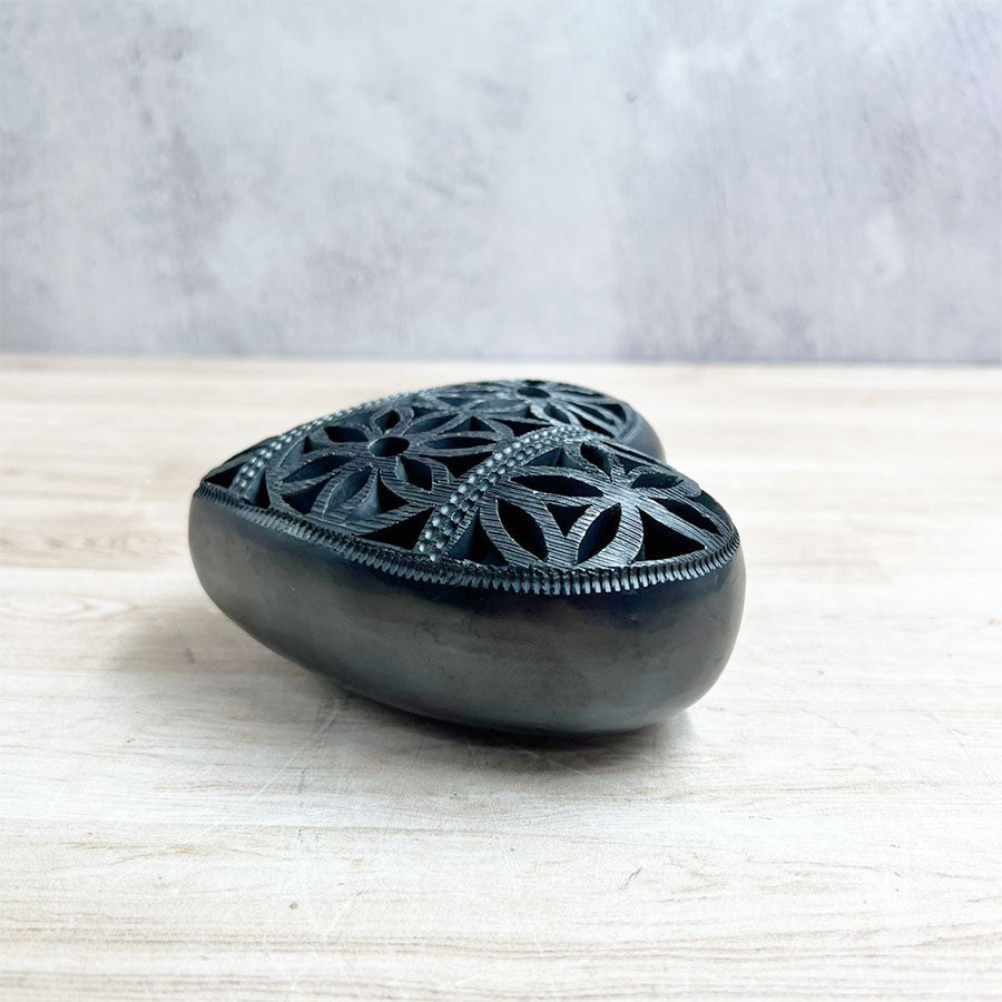 Corazón barro negro mini