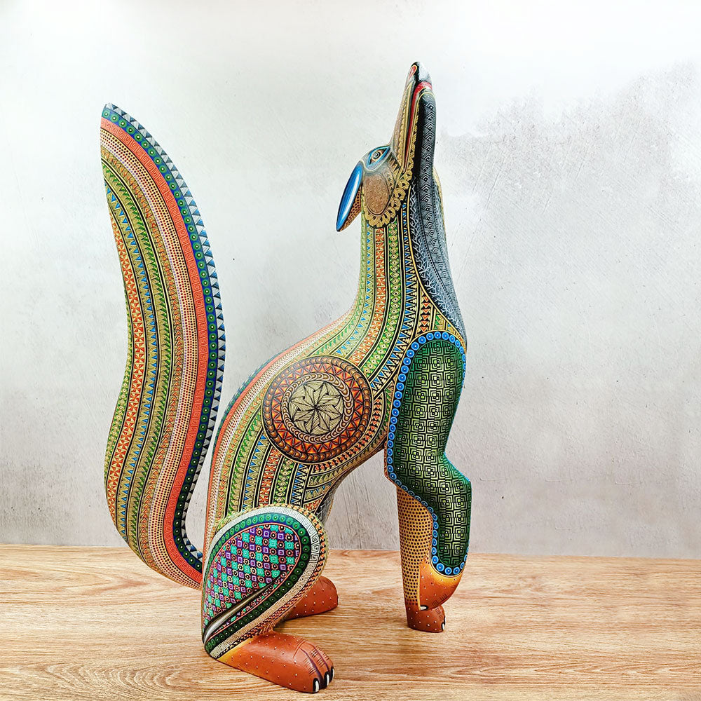 Coyote alebrije verde de madera decorada hecho por oaxaqueños – Tikal ...