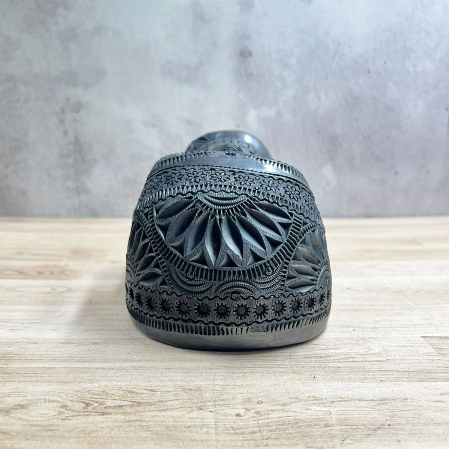 Cráneo calado barro negro