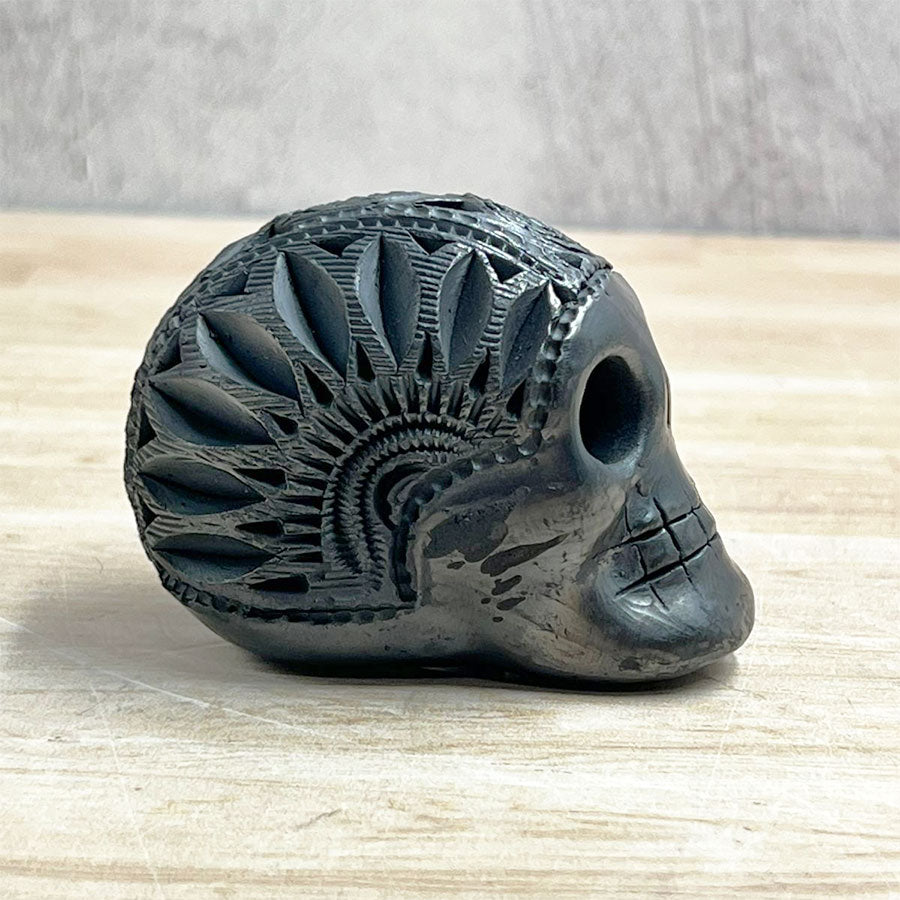 Mini openwork skull made of black clay