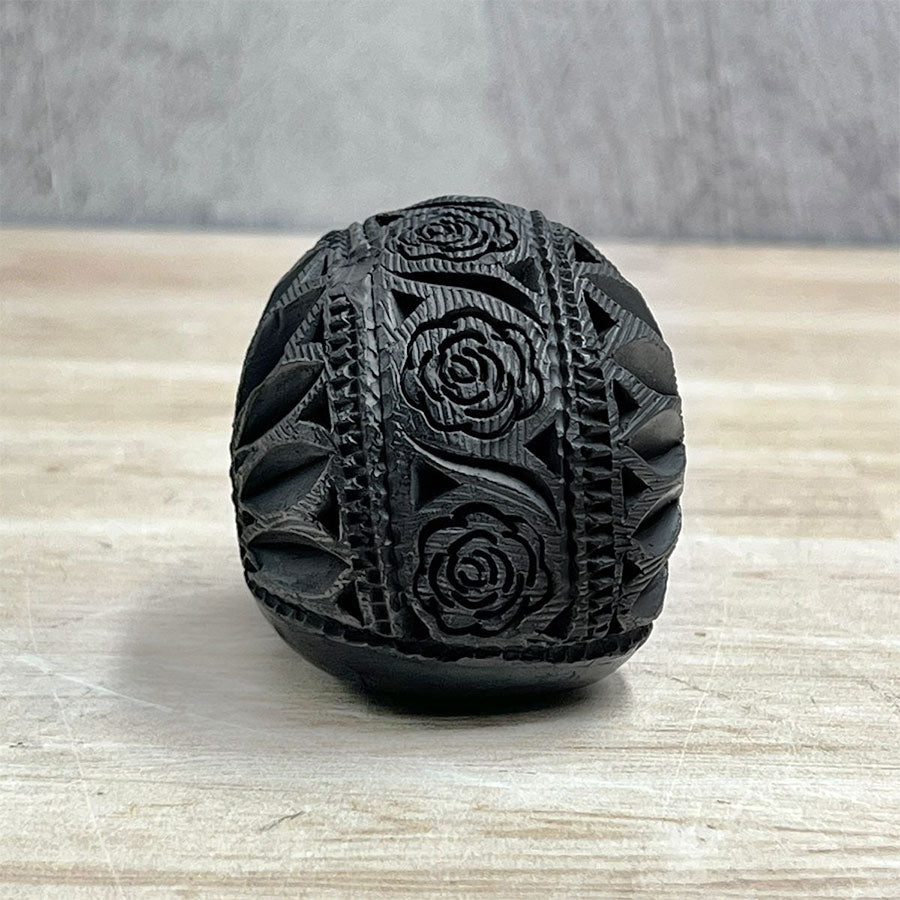 Mini openwork skull made of black clay