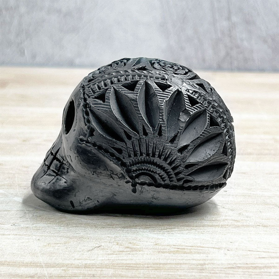 Mini openwork skull made of black clay