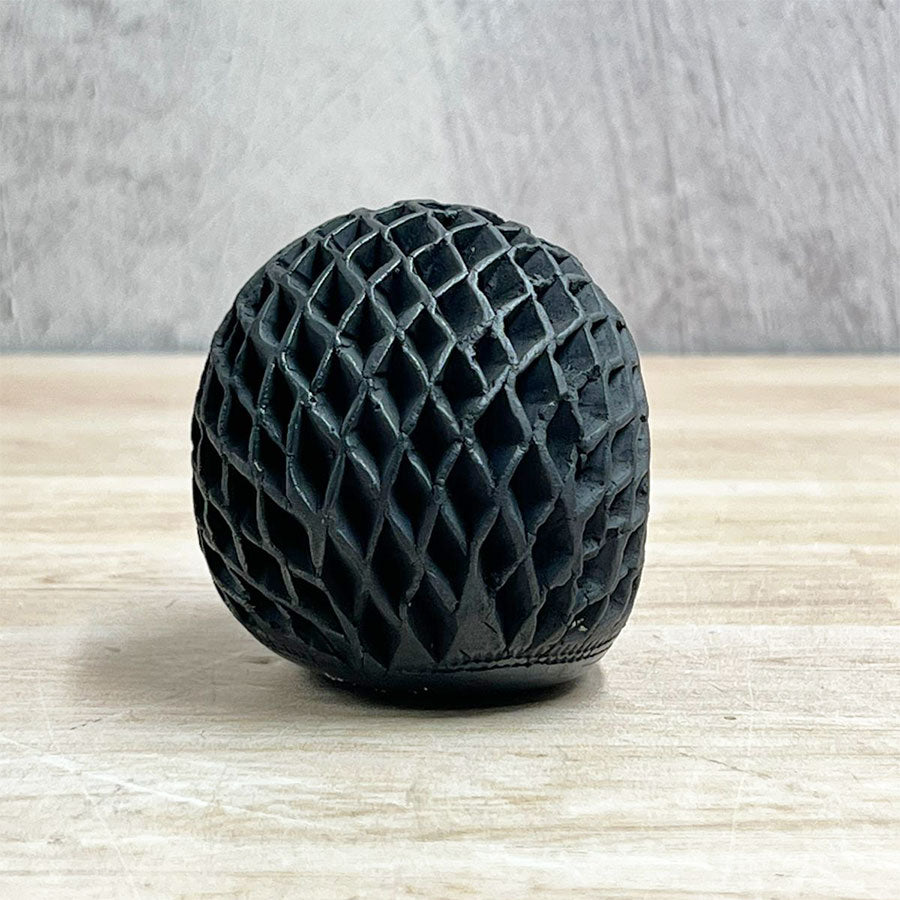 Mini openwork skull made of black clay