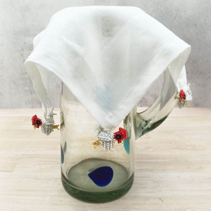 Cubre jarras con figuras de chaquiras