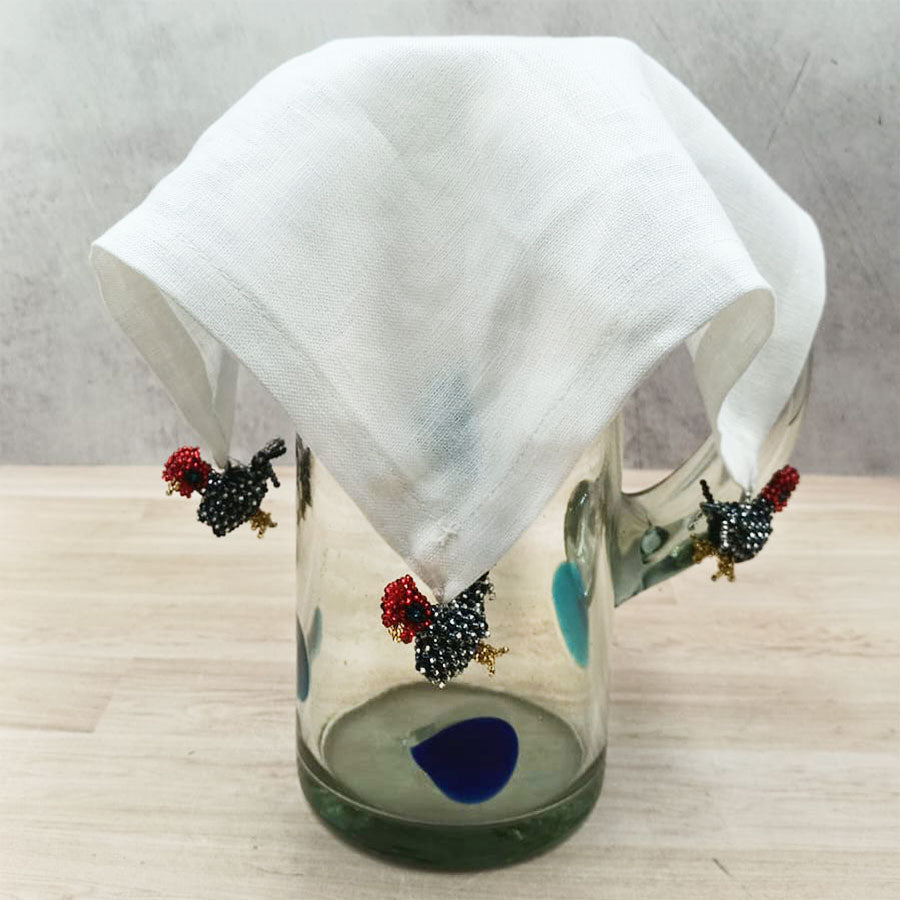 Cubre jarras con figuras de chaquiras