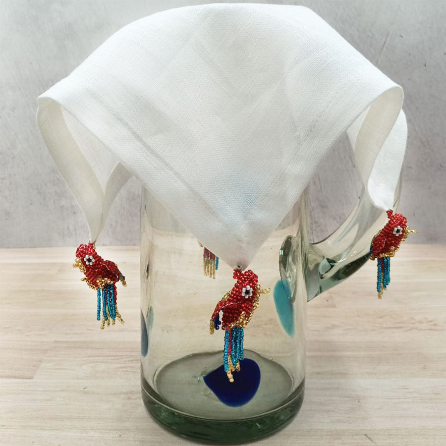 Cubre jarras con figuras de chaquiras