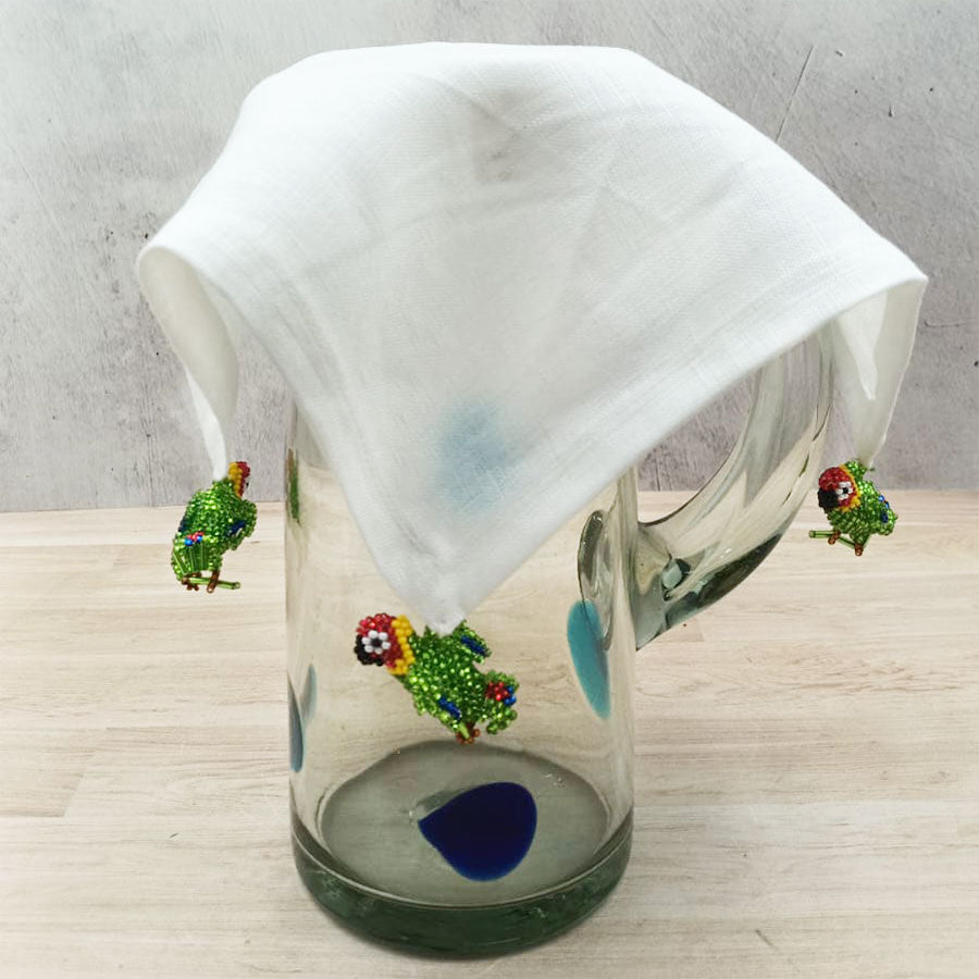 Cubre jarras con figuras de chaquiras