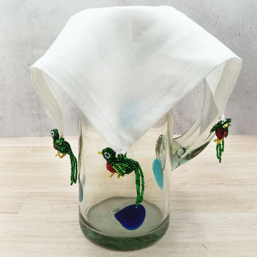 Cubre jarras con figuras de chaquiras