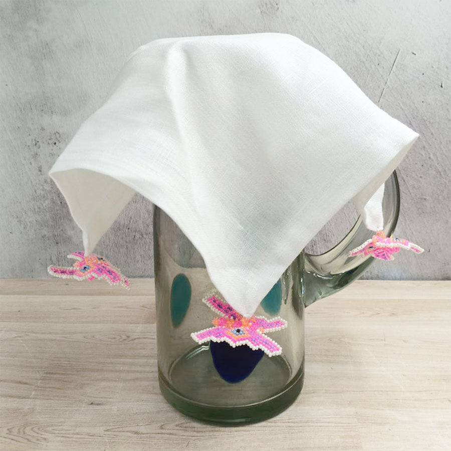 Cubre jarras con figuras de chaquiras