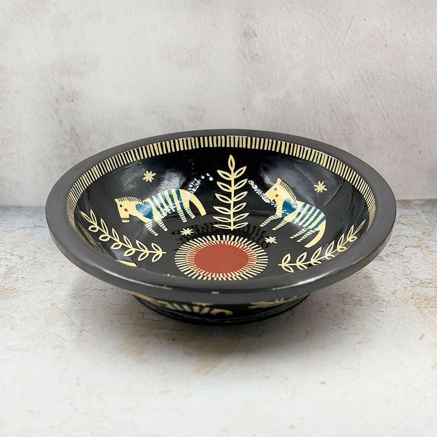 Ensaladera tribal decorada