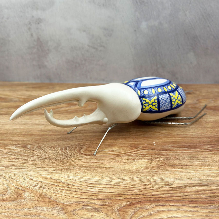 Figura escarabajo decorado
