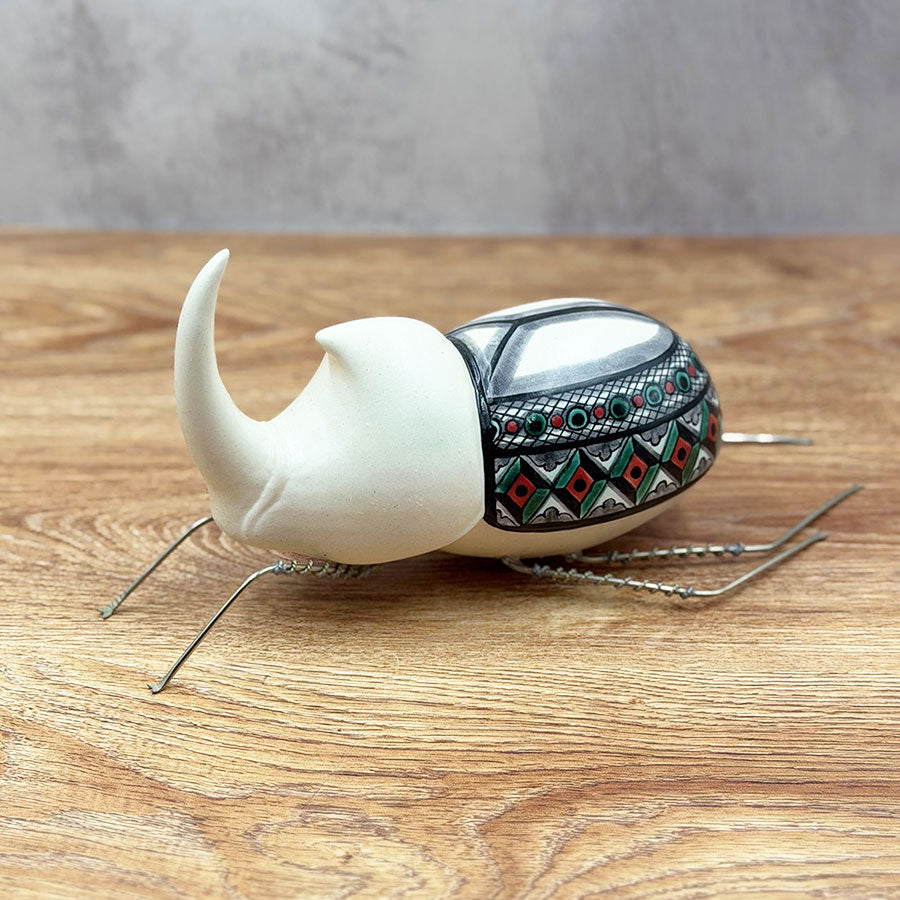 Figura escarabajo decorado