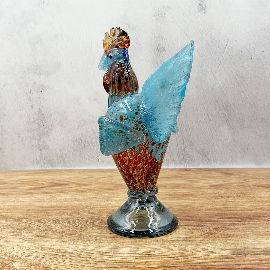 Gallo azul y rojo con pie de vidrio soplado