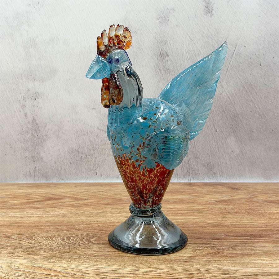 Gallo azul y rojo con pie de vidrio soplado