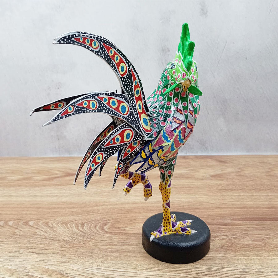 Small green-crested rooster