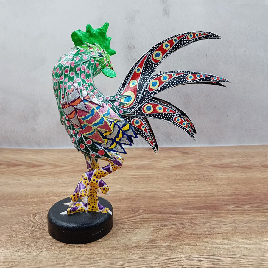 Small green-crested rooster