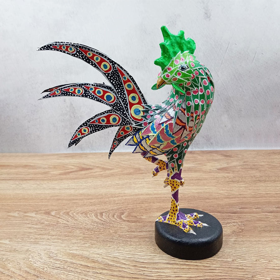 Small green-crested rooster