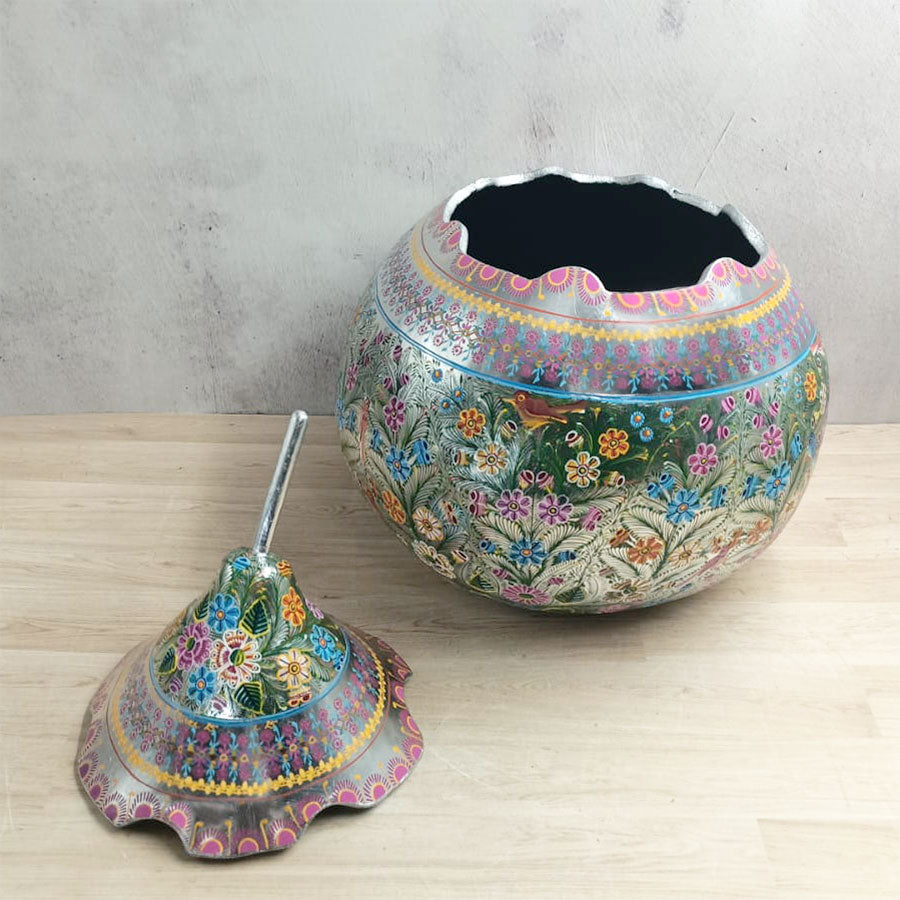 Guaje plateado con flores y pajaritos de colores