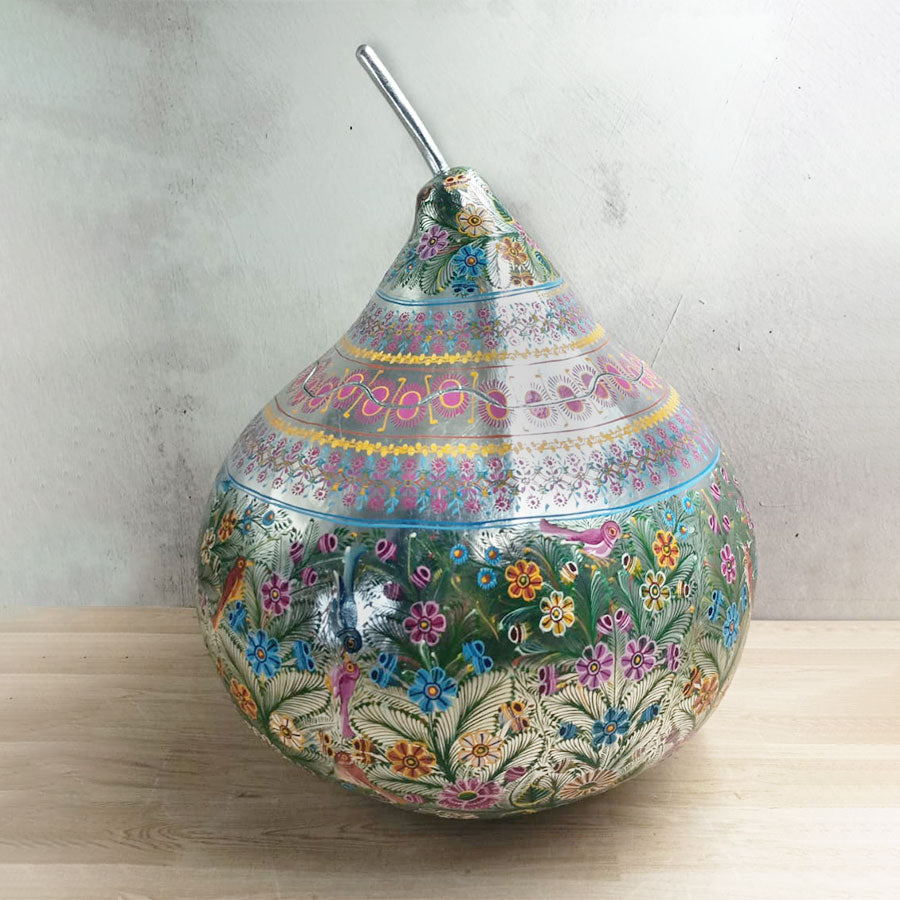 Guaje plateado con flores y pajaritos de colores