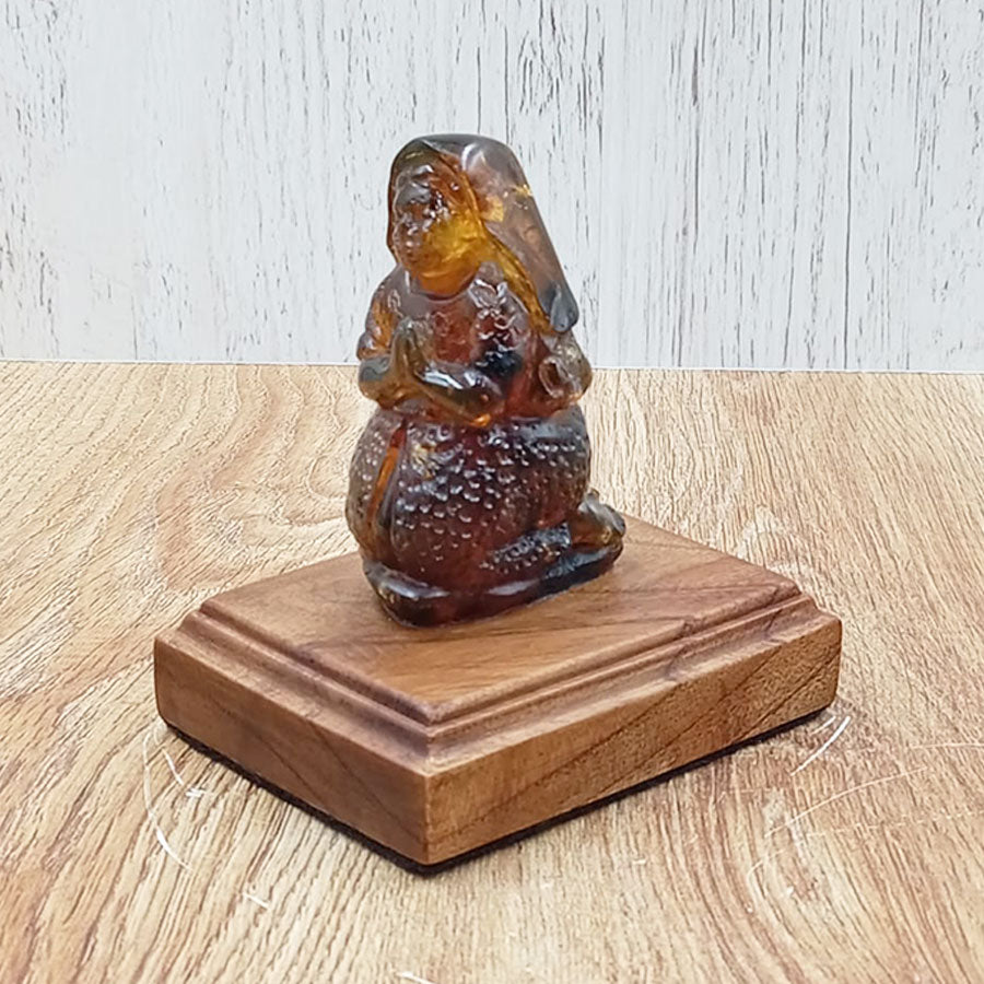 Zinacantec woman made of amber