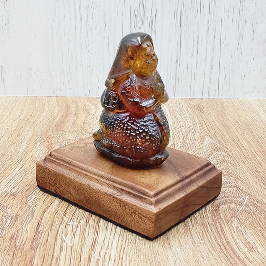Zinacantec woman made of amber