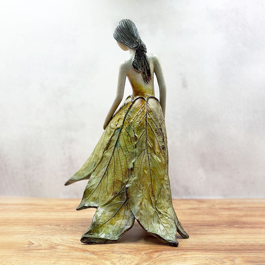 Sculpture Iris with contemporary design