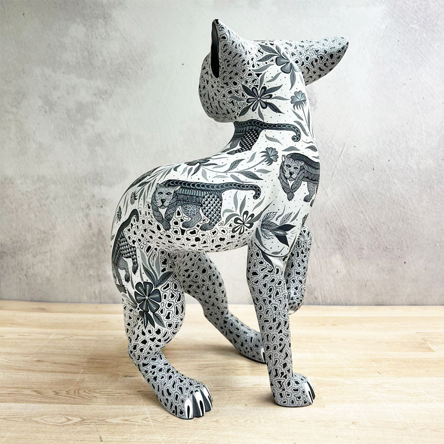 Jaguar alebrije blanco y gris
