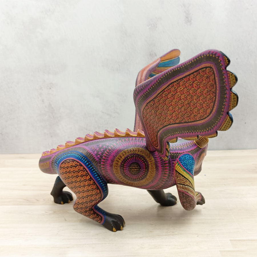Jaguar alebrije con alas morado