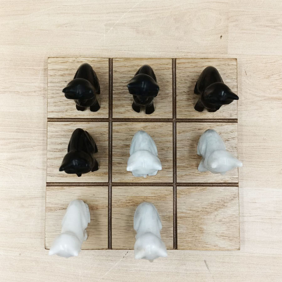 Tic tac toe game with marble cats