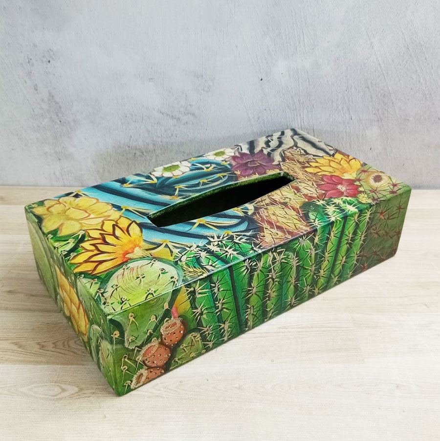 Portapañuelos rectangular de madera decorada