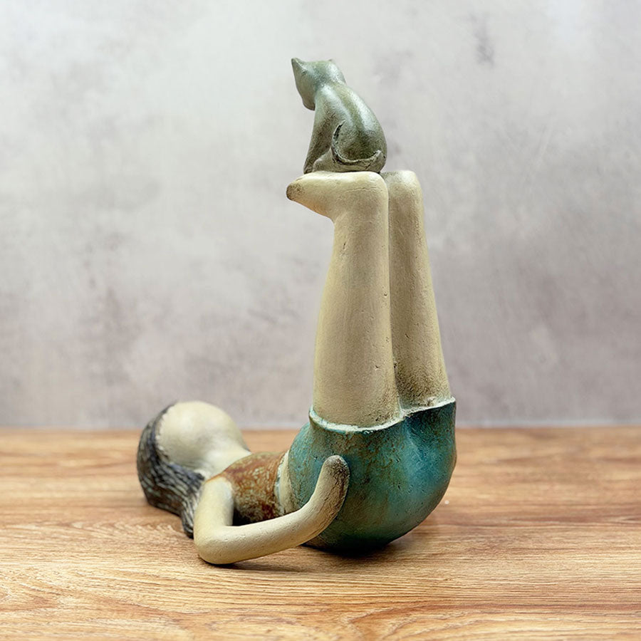 Escultura Lara con gato