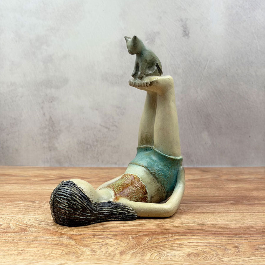 Sculpture Lara with cat