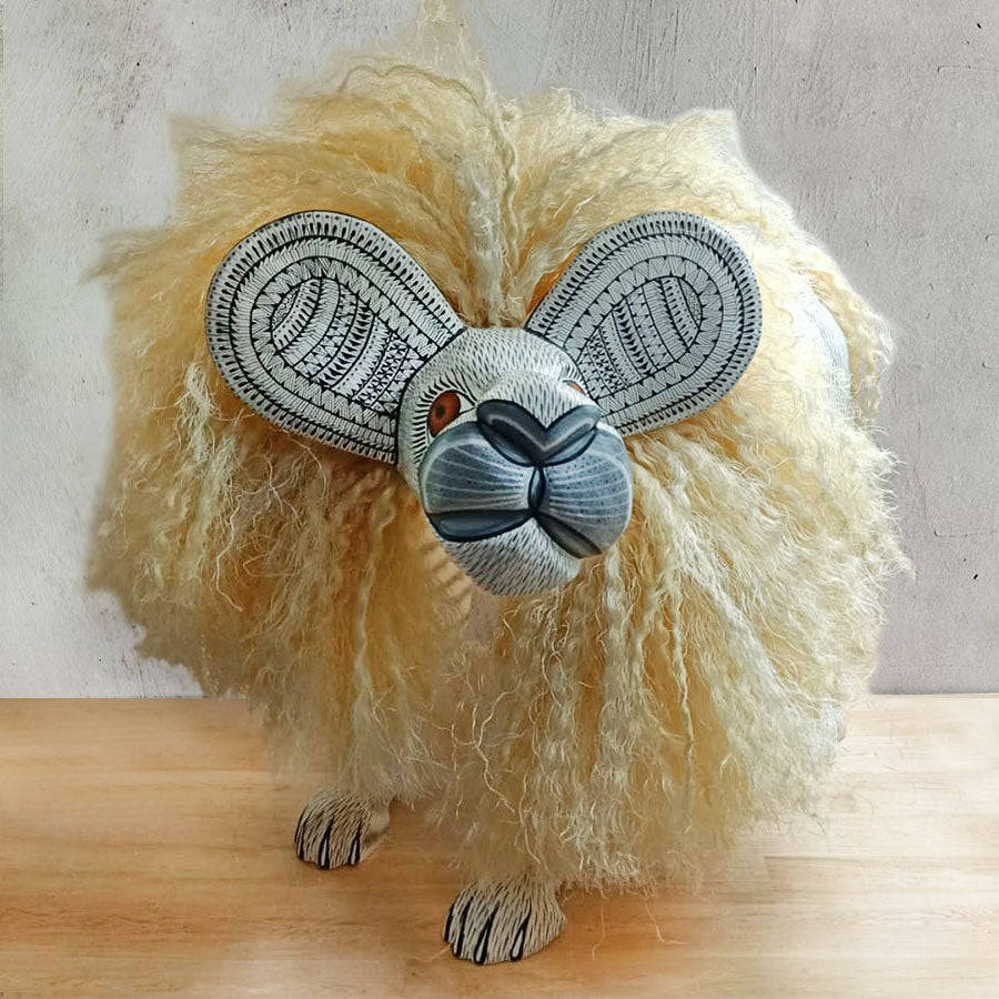 León alebrije blanco