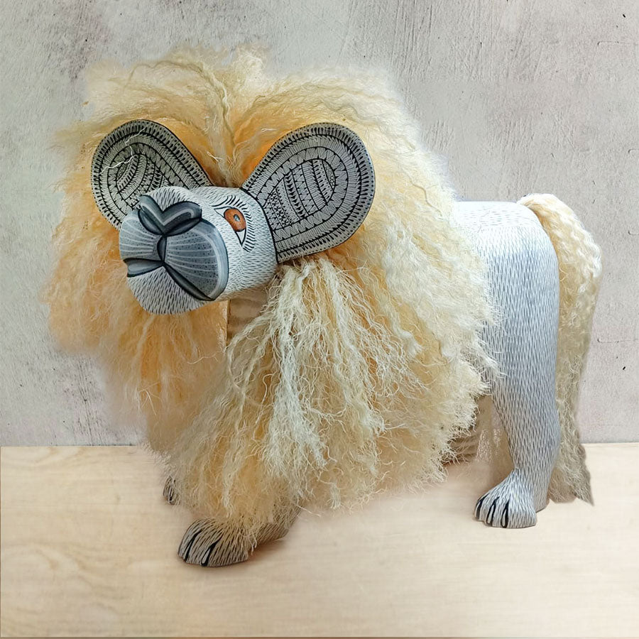 León alebrije blanco