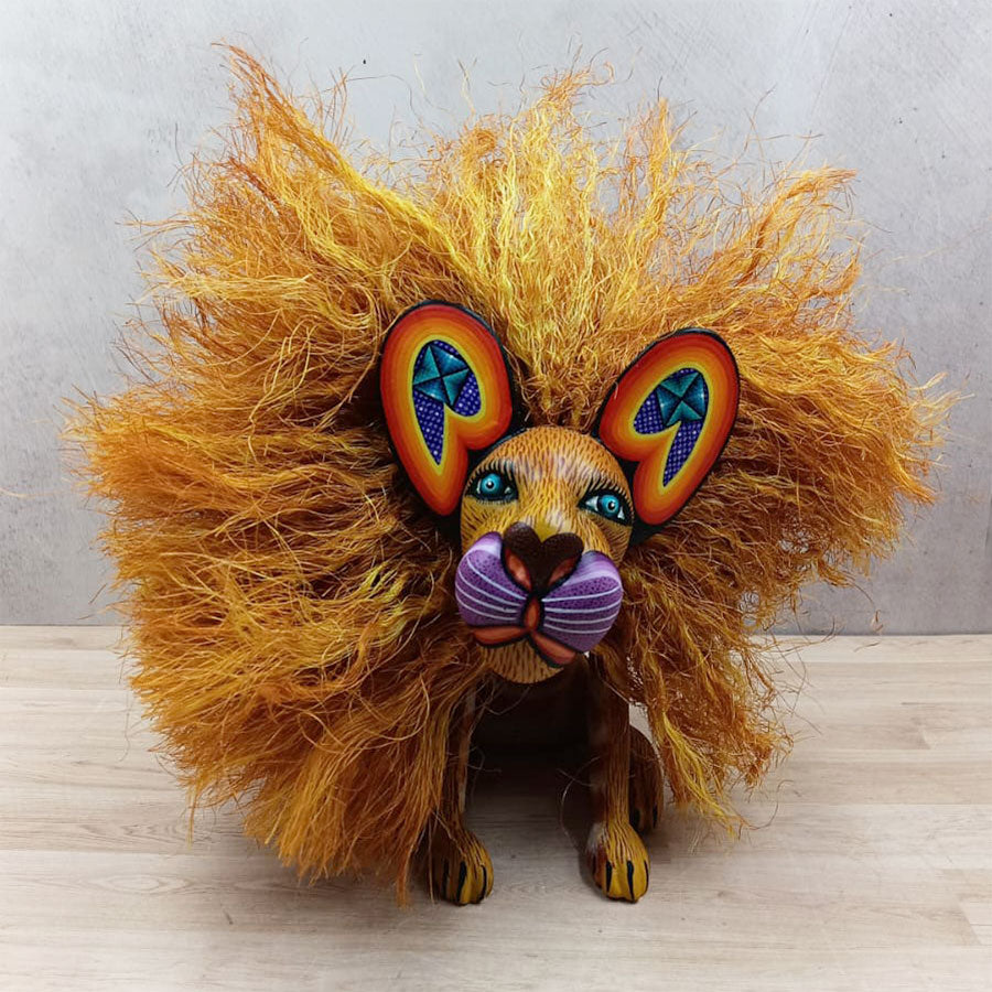 León alebrije sentado