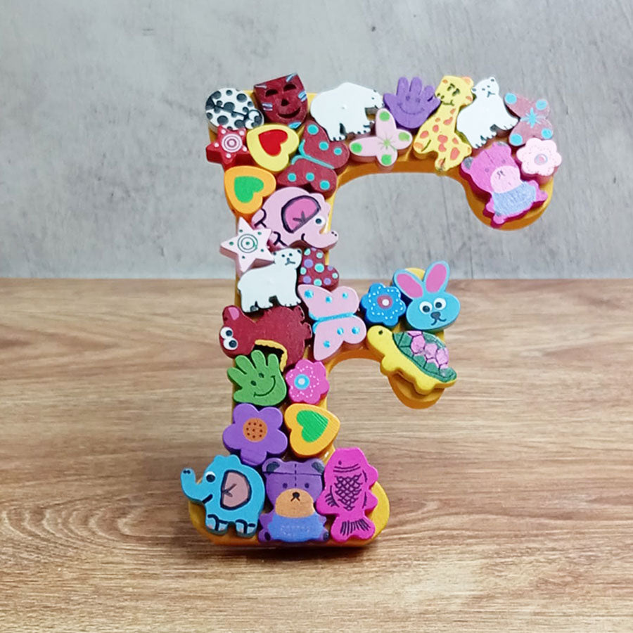 Letras del abecedario con figuritas de colores, de "A" a "G"