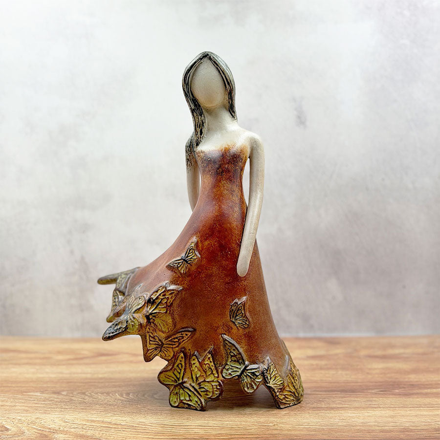 Escultura Lyla con mariposas
