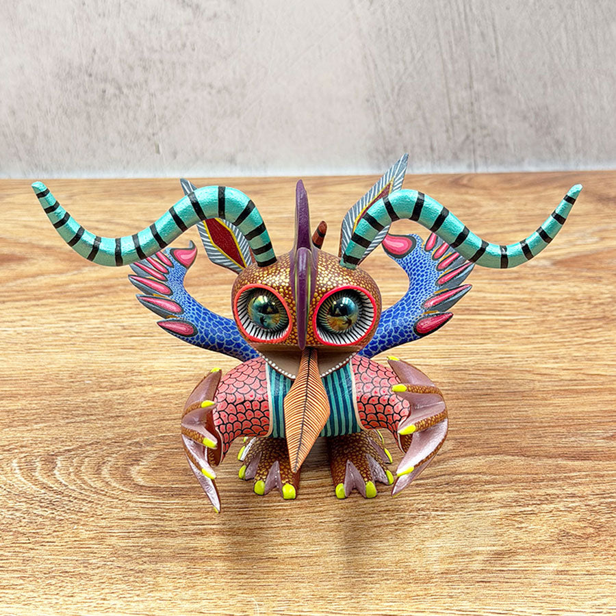 Marcianito alebrije rojo y café