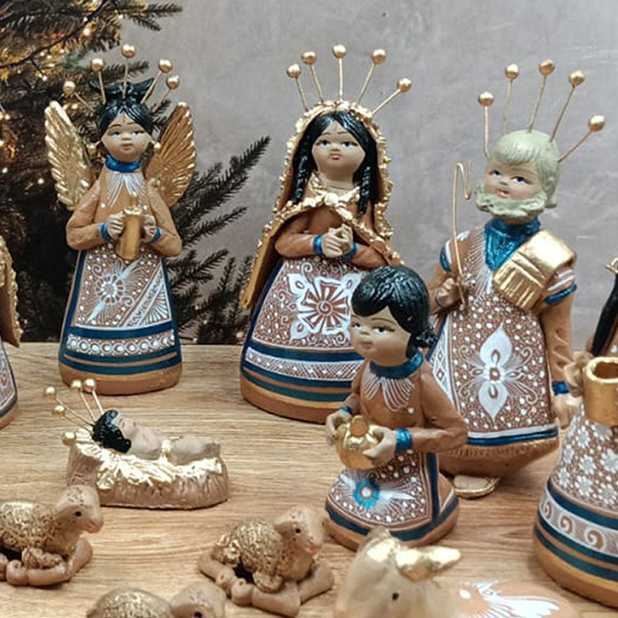 Nacimiento tradicional decorado grande