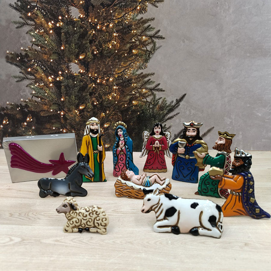 Nacimiento de hojalata en caja