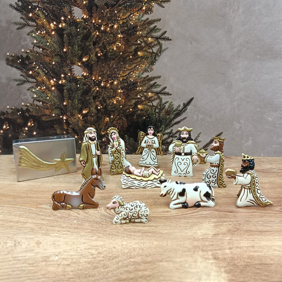 Nacimiento de hojalata en caja