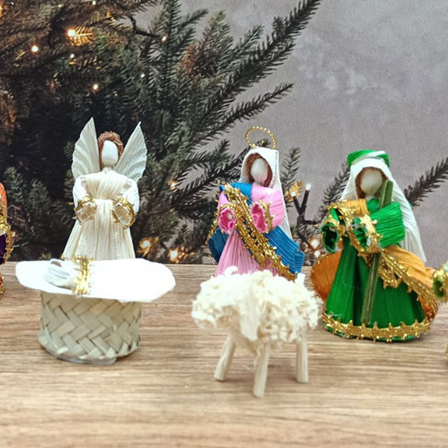 Nacimiento hoja de maíz de colores